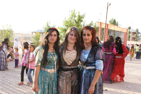 Yüksekova'da 16-17 Temmuz 2011 tarihlerinde evlenen bazı çiftleri sizler için sayfamıza taşıdık. Yüksekova Güncel Ailesi olarak tüm çiftlerimize mutluluklar diliyoruz