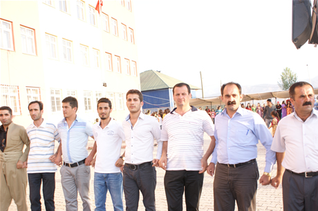 Yüksekova'da 16-17 Temmuz 2011 tarihlerinde evlenen bazı çiftleri sizler için sayfamıza taşıdık. Yüksekova Güncel Ailesi olarak tüm çiftlerimize mutluluklar diliyoruz