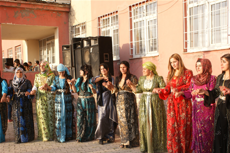 Yüksekova'da 16-17 Temmuz 2011 tarihlerinde evlenen bazı çiftleri sizler için sayfamıza taşıdık. Yüksekova Güncel Ailesi olarak tüm çiftlerimize mutluluklar diliyoruz