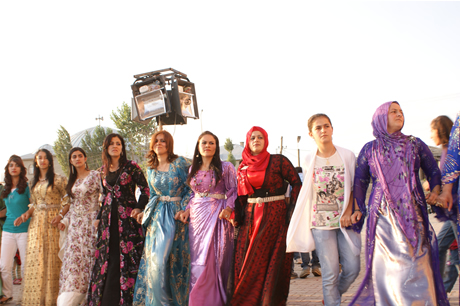 Yüksekova'da 16-17 Temmuz 2011 tarihlerinde evlenen bazı çiftleri sizler için sayfamıza taşıdık. Yüksekova Güncel Ailesi olarak tüm çiftlerimize mutluluklar diliyoruz