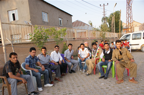 Yüksekova'da 16-17 Temmuz 2011 tarihlerinde evlenen bazı çiftleri sizler için sayfamıza taşıdık. Yüksekova Güncel Ailesi olarak tüm çiftlerimize mutluluklar diliyoruz