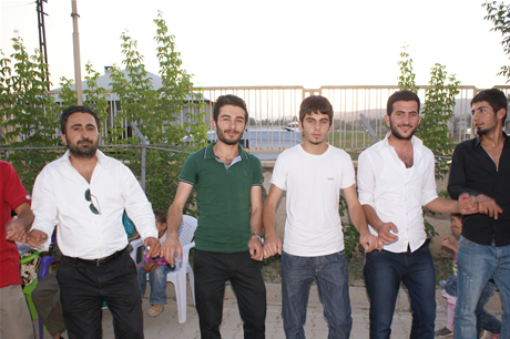 Yüksekova'da 16-17 Temmuz 2011 tarihlerinde evlenen bazı çiftleri sizler için sayfamıza taşıdık. Yüksekova Güncel Ailesi olarak tüm çiftlerimize mutluluklar diliyoruz