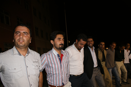 Yüksekova'da 16-17 Temmuz 2011 tarihlerinde evlenen bazı çiftleri sizler için sayfamıza taşıdık. Yüksekova Güncel Ailesi olarak tüm çiftlerimize mutluluklar diliyoruz