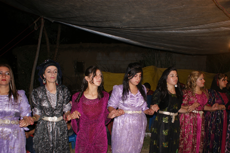 Yüksekova'da 16-17 Temmuz 2011 tarihlerinde evlenen bazı çiftleri sizler için sayfamıza taşıdık. Yüksekova Güncel Ailesi olarak tüm çiftlerimize mutluluklar diliyoruz