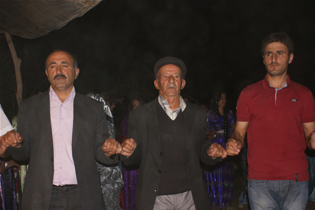 Yüksekova'da 16-17 Temmuz 2011 tarihlerinde evlenen bazı çiftleri sizler için sayfamıza taşıdık. Yüksekova Güncel Ailesi olarak tüm çiftlerimize mutluluklar diliyoruz