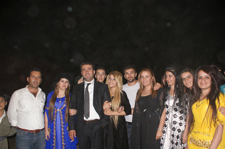 Yüksekova'da 16-17 Temmuz 2011 tarihlerinde evlenen bazı çiftleri sizler için sayfamıza taşıdık. Yüksekova Güncel Ailesi olarak tüm çiftlerimize mutluluklar diliyoruz