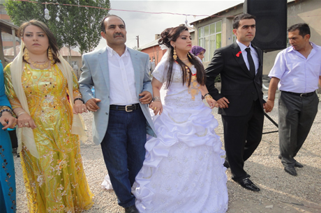 Yüksekova'da 16-17 Temmuz 2011 tarihlerinde evlenen bazı çiftleri sizler için sayfamıza taşıdık. Yüksekova Güncel Ailesi olarak tüm çiftlerimize mutluluklar diliyoruz