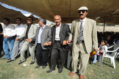 Yüksekova'da 16-17 Temmuz 2011 tarihlerinde evlenen bazı çiftleri sizler için sayfamıza taşıdık. Yüksekova Güncel Ailesi olarak tüm çiftlerimize mutluluklar diliyoruz