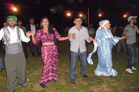 Yüksekova'da 16-17 Temmuz 2011 tarihlerinde evlenen bazı çiftleri sizler için sayfamıza taşıdık. Yüksekova Güncel Ailesi olarak tüm çiftlerimize mutluluklar diliyoruz