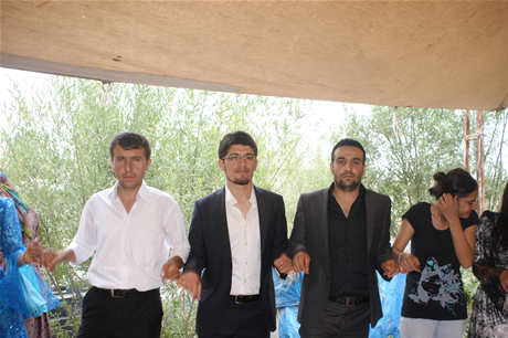 Yüksekova'da 16-17 Temmuz 2011 tarihlerinde evlenen bazı çiftleri sizler için sayfamıza taşıdık. Yüksekova Güncel Ailesi olarak tüm çiftlerimize mutluluklar diliyoruz