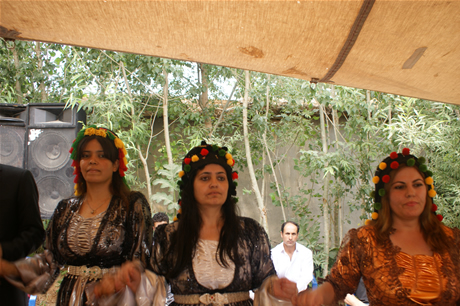Yüksekova'da 16-17 Temmuz 2011 tarihlerinde evlenen bazı çiftleri sizler için sayfamıza taşıdık. Yüksekova Güncel Ailesi olarak tüm çiftlerimize mutluluklar diliyoruz
