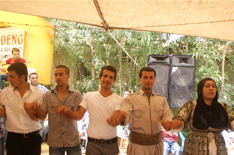 Yüksekova'da 16-17 Temmuz 2011 tarihlerinde evlenen bazı çiftleri sizler için sayfamıza taşıdık. Yüksekova Güncel Ailesi olarak tüm çiftlerimize mutluluklar diliyoruz