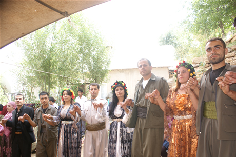 Yüksekova'da 16-17 Temmuz 2011 tarihlerinde evlenen bazı çiftleri sizler için sayfamıza taşıdık. Yüksekova Güncel Ailesi olarak tüm çiftlerimize mutluluklar diliyoruz