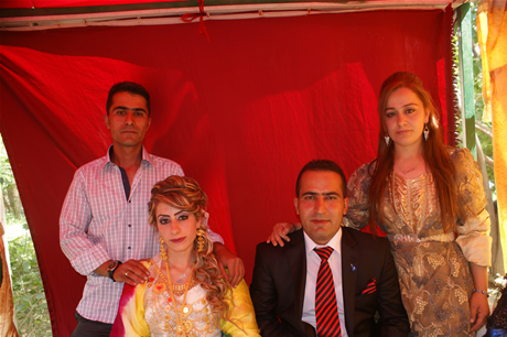 Yüksekova'da 16-17 Temmuz 2011 tarihlerinde evlenen bazı çiftleri sizler için sayfamıza taşıdık. Yüksekova Güncel Ailesi olarak tüm çiftlerimize mutluluklar diliyoruz
