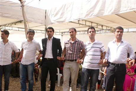 Yüksekova'da 16-17 Temmuz 2011 tarihlerinde evlenen bazı çiftleri sizler için sayfamıza taşıdık. Yüksekova Güncel Ailesi olarak tüm çiftlerimize mutluluklar diliyoruz