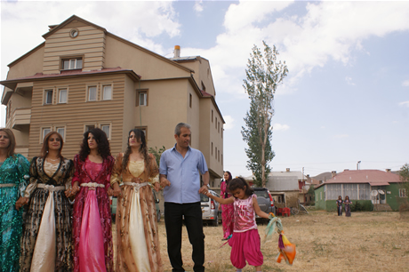 Yüksekova'da 16-17 Temmuz 2011 tarihlerinde evlenen bazı çiftleri sizler için sayfamıza taşıdık. Yüksekova Güncel Ailesi olarak tüm çiftlerimize mutluluklar diliyoruz