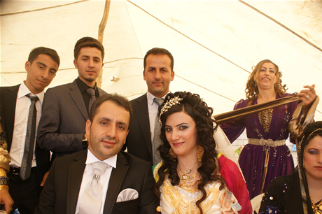 Yüksekova'da 16-17 Temmuz 2011 tarihlerinde evlenen bazı çiftleri sizler için sayfamıza taşıdık. Yüksekova Güncel Ailesi olarak tüm çiftlerimize mutluluklar diliyoruz