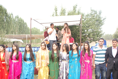 Yüksekova'da 16-17 Temmuz 2011 tarihlerinde evlenen bazı çiftleri sizler için sayfamıza taşıdık. Yüksekova Güncel Ailesi olarak tüm çiftlerimize mutluluklar diliyoruz