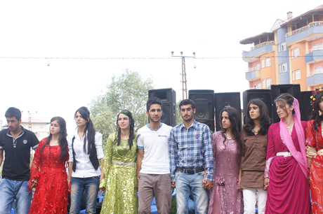 Yüksekova'da 16-17 Temmuz 2011 tarihlerinde evlenen bazı çiftleri sizler için sayfamıza taşıdık. Yüksekova Güncel Ailesi olarak tüm çiftlerimize mutluluklar diliyoruz