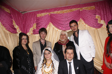 Yüksekova'da 16-17 Temmuz 2011 tarihlerinde evlenen bazı çiftleri sizler için sayfamıza taşıdık. Yüksekova Güncel Ailesi olarak tüm çiftlerimize mutluluklar diliyoruz