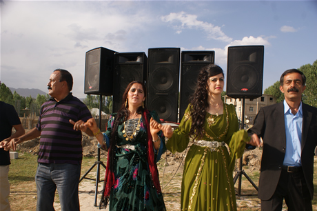 Yüksekova'da 16-17 Temmuz 2011 tarihlerinde evlenen bazı çiftleri sizler için sayfamıza taşıdık. Yüksekova Güncel Ailesi olarak tüm çiftlerimize mutluluklar diliyoruz