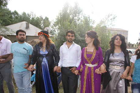 Yüksekova'da 16-17 Temmuz 2011 tarihlerinde evlenen bazı çiftleri sizler için sayfamıza taşıdık. Yüksekova Güncel Ailesi olarak tüm çiftlerimize mutluluklar diliyoruz