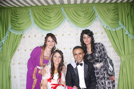 Yüksekova'da 16-17 Temmuz 2011 tarihlerinde evlenen bazı çiftleri sizler için sayfamıza taşıdık. Yüksekova Güncel Ailesi olarak tüm çiftlerimize mutluluklar diliyoruz