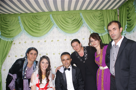 Yüksekova'da 16-17 Temmuz 2011 tarihlerinde evlenen bazı çiftleri sizler için sayfamıza taşıdık. Yüksekova Güncel Ailesi olarak tüm çiftlerimize mutluluklar diliyoruz