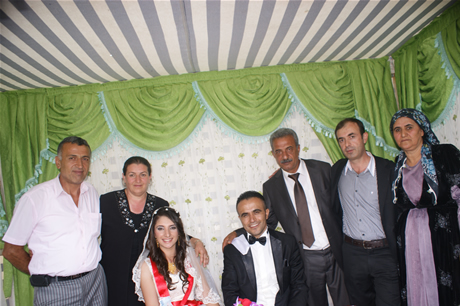 Yüksekova'da 16-17 Temmuz 2011 tarihlerinde evlenen bazı çiftleri sizler için sayfamıza taşıdık. Yüksekova Güncel Ailesi olarak tüm çiftlerimize mutluluklar diliyoruz