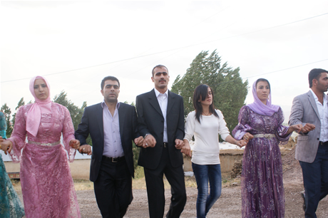 Yüksekova'da 16-17 Temmuz 2011 tarihlerinde evlenen bazı çiftleri sizler için sayfamıza taşıdık. Yüksekova Güncel Ailesi olarak tüm çiftlerimize mutluluklar diliyoruz