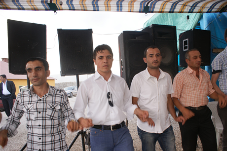 Yüksekova'da 16-17 Temmuz 2011 tarihlerinde evlenen bazı çiftleri sizler için sayfamıza taşıdık. Yüksekova Güncel Ailesi olarak tüm çiftlerimize mutluluklar diliyoruz