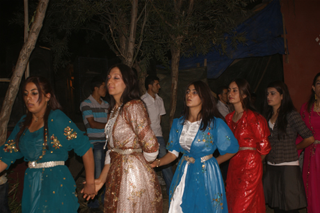 Yüksekova'da 16-17 Temmuz 2011 tarihlerinde evlenen bazı çiftleri sizler için sayfamıza taşıdık. Yüksekova Güncel Ailesi olarak tüm çiftlerimize mutluluklar diliyoruz