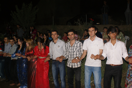 Yüksekova'da 16-17 Temmuz 2011 tarihlerinde evlenen bazı çiftleri sizler için sayfamıza taşıdık. Yüksekova Güncel Ailesi olarak tüm çiftlerimize mutluluklar diliyoruz