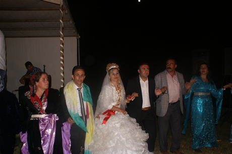 Yüksekova'da 16-17 Temmuz 2011 tarihlerinde evlenen bazı çiftleri sizler için sayfamıza taşıdık. Yüksekova Güncel Ailesi olarak tüm çiftlerimize mutluluklar diliyoruz