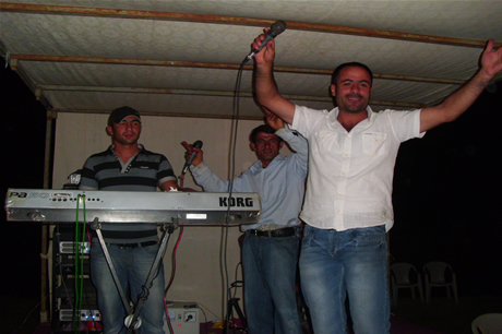 Yüksekova'da 16-17 Temmuz 2011 tarihlerinde evlenen bazı çiftleri sizler için sayfamıza taşıdık. Yüksekova Güncel Ailesi olarak tüm çiftlerimize mutluluklar diliyoruz