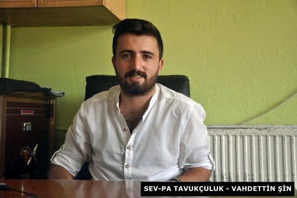 Em di destpêkê de ji bo gelê Rojava serfirazî û serkeftinê dixwazin. Cejna Remezanê ji bo gelê bindest û mazlûm hêviya Azadî û serkefinêye, bi hêvî û bawerim ku ew cejne dê bibe Mifteya Azadî û serkeftina gelê bindest û mazlûman. CEJNA WE PÎROZ BE