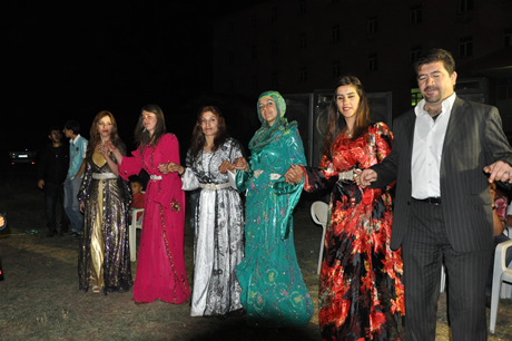 Yüksekova'da 23-24 Temmuz 2011 tarihlerinde evlenen bazı çiftleri sizler için sayfamıza taşıdık. Yüksekova Güncel Ailesi olarak tüm çiftlerimize mutluluklar diliyoruz...