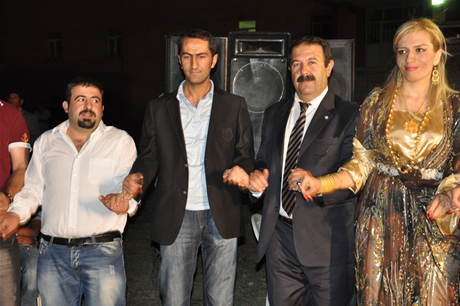 Yüksekova'da 23-24 Temmuz 2011 tarihlerinde evlenen bazı çiftleri sizler için sayfamıza taşıdık. Yüksekova Güncel Ailesi olarak tüm çiftlerimize mutluluklar diliyoruz...