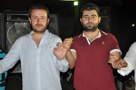 Yüksekova'da 23-24 Temmuz 2011 tarihlerinde evlenen bazı çiftleri sizler için sayfamıza taşıdık. Yüksekova Güncel Ailesi olarak tüm çiftlerimize mutluluklar diliyoruz...