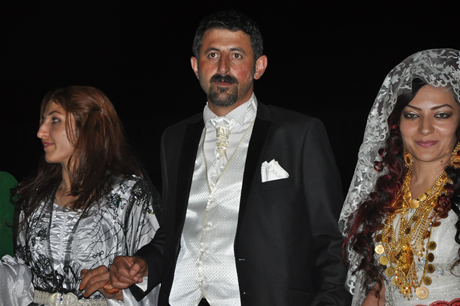 Yüksekova'da 23-24 Temmuz 2011 tarihlerinde evlenen bazı çiftleri sizler için sayfamıza taşıdık. Yüksekova Güncel Ailesi olarak tüm çiftlerimize mutluluklar diliyoruz...