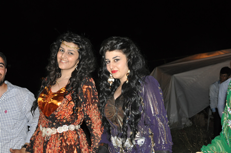 Yüksekova'da 23-24 Temmuz 2011 tarihlerinde evlenen bazı çiftleri sizler için sayfamıza taşıdık. Yüksekova Güncel Ailesi olarak tüm çiftlerimize mutluluklar diliyoruz...