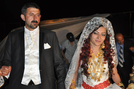 Yüksekova'da 23-24 Temmuz 2011 tarihlerinde evlenen bazı çiftleri sizler için sayfamıza taşıdık. Yüksekova Güncel Ailesi olarak tüm çiftlerimize mutluluklar diliyoruz...