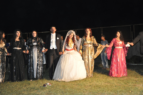 Yüksekova'da 23-24 Temmuz 2011 tarihlerinde evlenen bazı çiftleri sizler için sayfamıza taşıdık. Yüksekova Güncel Ailesi olarak tüm çiftlerimize mutluluklar diliyoruz...