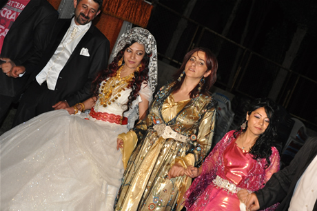 Yüksekova'da 23-24 Temmuz 2011 tarihlerinde evlenen bazı çiftleri sizler için sayfamıza taşıdık. Yüksekova Güncel Ailesi olarak tüm çiftlerimize mutluluklar diliyoruz...