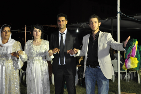 Yüksekova'da 23-24 Temmuz 2011 tarihlerinde evlenen bazı çiftleri sizler için sayfamıza taşıdık. Yüksekova Güncel Ailesi olarak tüm çiftlerimize mutluluklar diliyoruz...