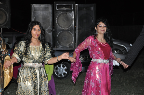 Yüksekova'da 23-24 Temmuz 2011 tarihlerinde evlenen bazı çiftleri sizler için sayfamıza taşıdık. Yüksekova Güncel Ailesi olarak tüm çiftlerimize mutluluklar diliyoruz...