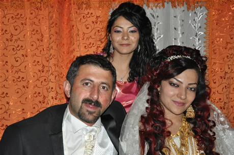 Yüksekova'da 23-24 Temmuz 2011 tarihlerinde evlenen bazı çiftleri sizler için sayfamıza taşıdık. Yüksekova Güncel Ailesi olarak tüm çiftlerimize mutluluklar diliyoruz...