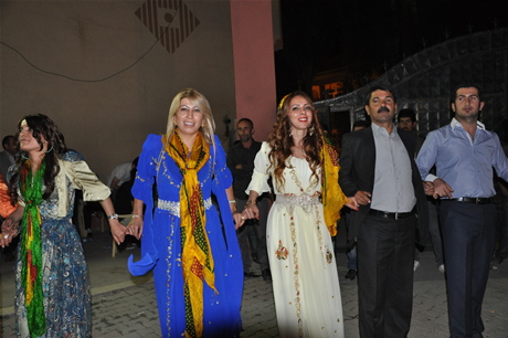 Yüksekova'da 23-24 Temmuz 2011 tarihlerinde evlenen bazı çiftleri sizler için sayfamıza taşıdık. Yüksekova Güncel Ailesi olarak tüm çiftlerimize mutluluklar diliyoruz...