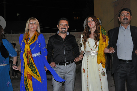 Yüksekova'da 23-24 Temmuz 2011 tarihlerinde evlenen bazı çiftleri sizler için sayfamıza taşıdık. Yüksekova Güncel Ailesi olarak tüm çiftlerimize mutluluklar diliyoruz...