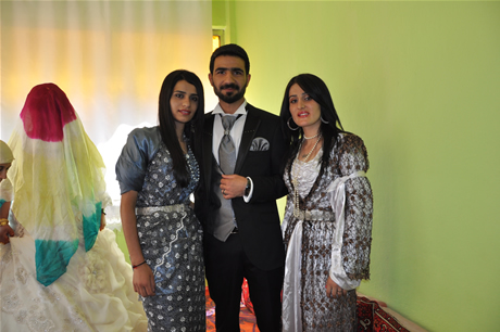 Yüksekova'da 23-24 Temmuz 2011 tarihlerinde evlenen bazı çiftleri sizler için sayfamıza taşıdık. Yüksekova Güncel Ailesi olarak tüm çiftlerimize mutluluklar diliyoruz...